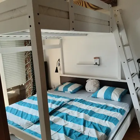 On Quiet Street Location Appartement Peroj